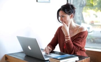 Jak 5G umożliwia digital signage 8K