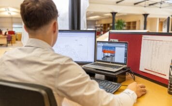 Wykrywanie prania brudnych pieniędzy: sieci grafowe w akcji